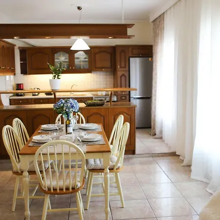 Apartment Philoxenia Family *